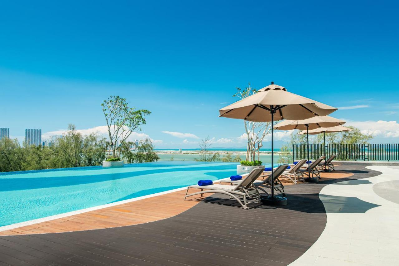 Ascott Gurney Penang Hotell George Town Eksteriør bilde The swimming pool at the hotel
