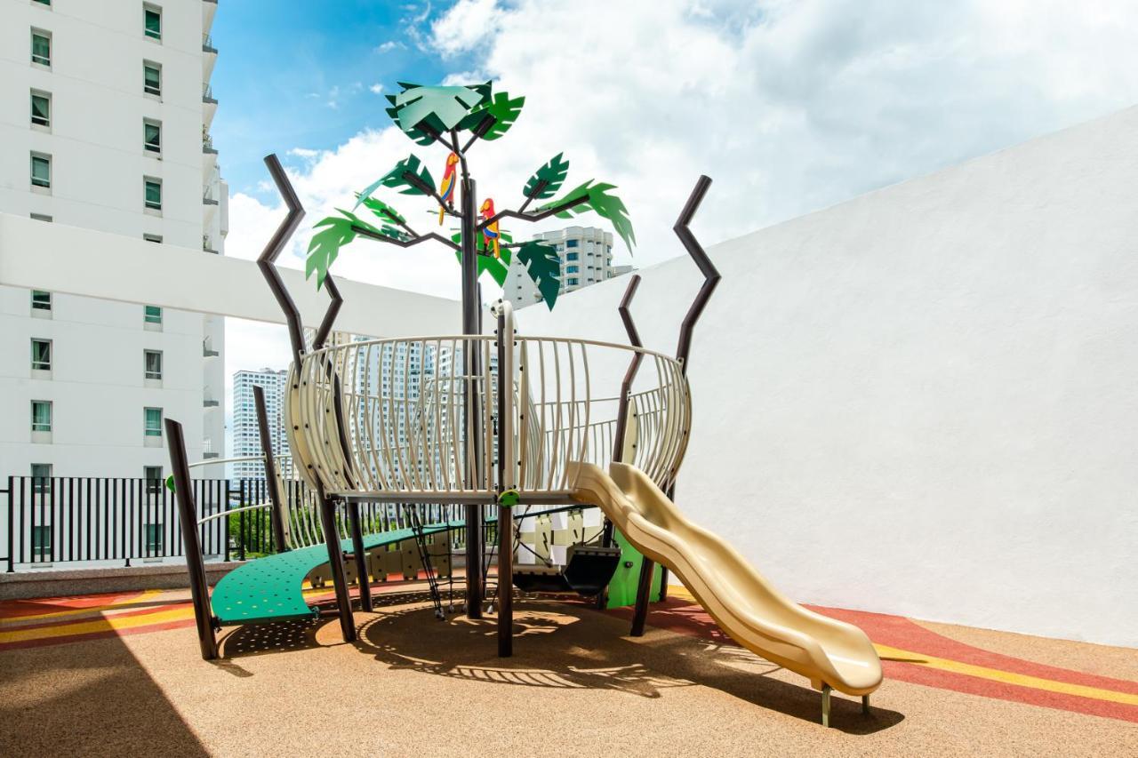 Ascott Gurney Penang Hotell George Town Eksteriør bilde Playground at the condominium