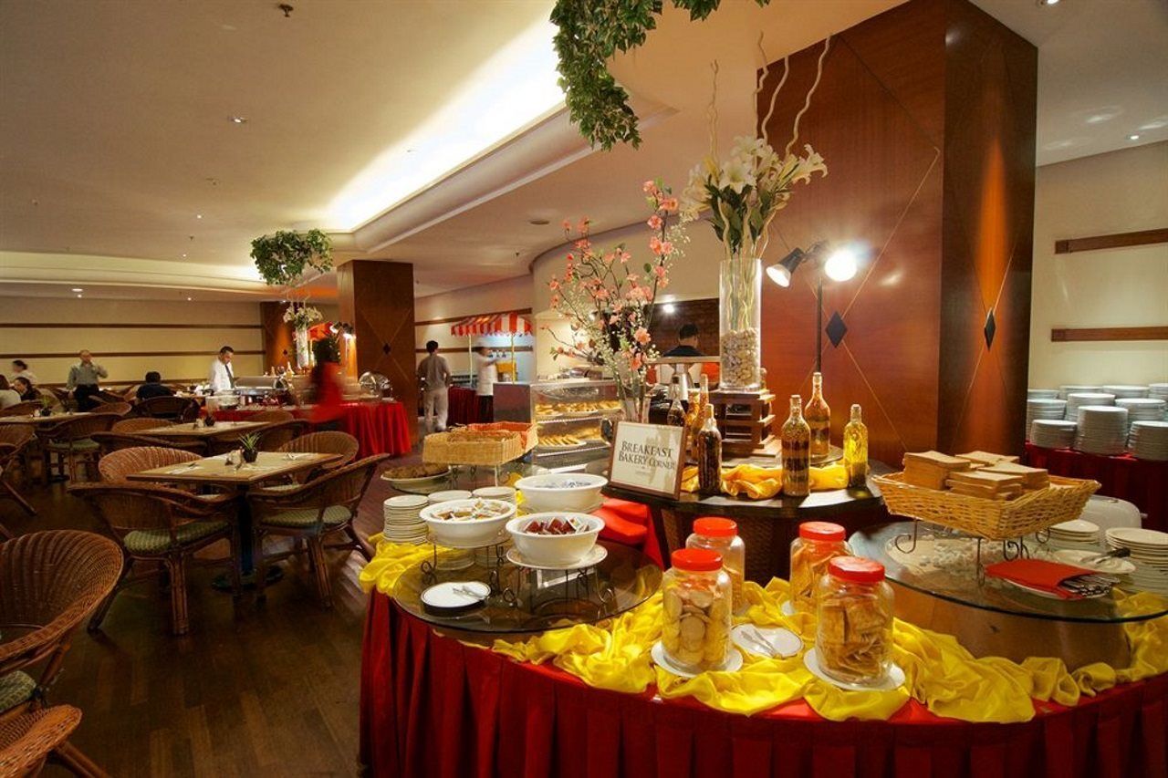 Ascott Gurney Penang Hotell George Town Eksteriør bilde A buffet at a hotel
