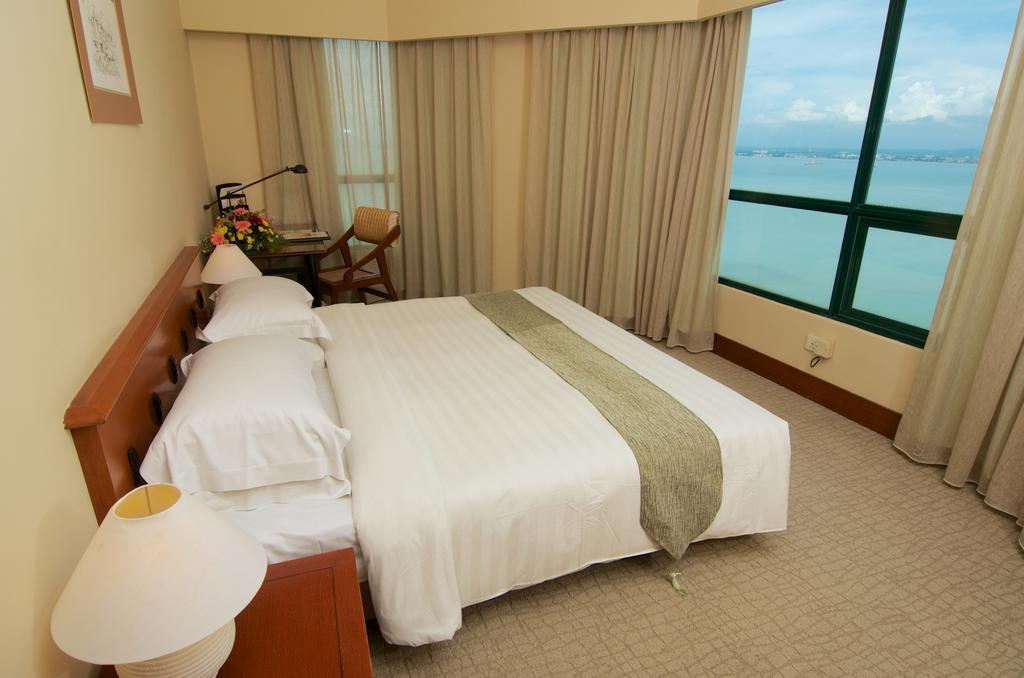 Ascott Gurney Penang Hotell George Town Eksteriør bilde A bedroom at the hotel