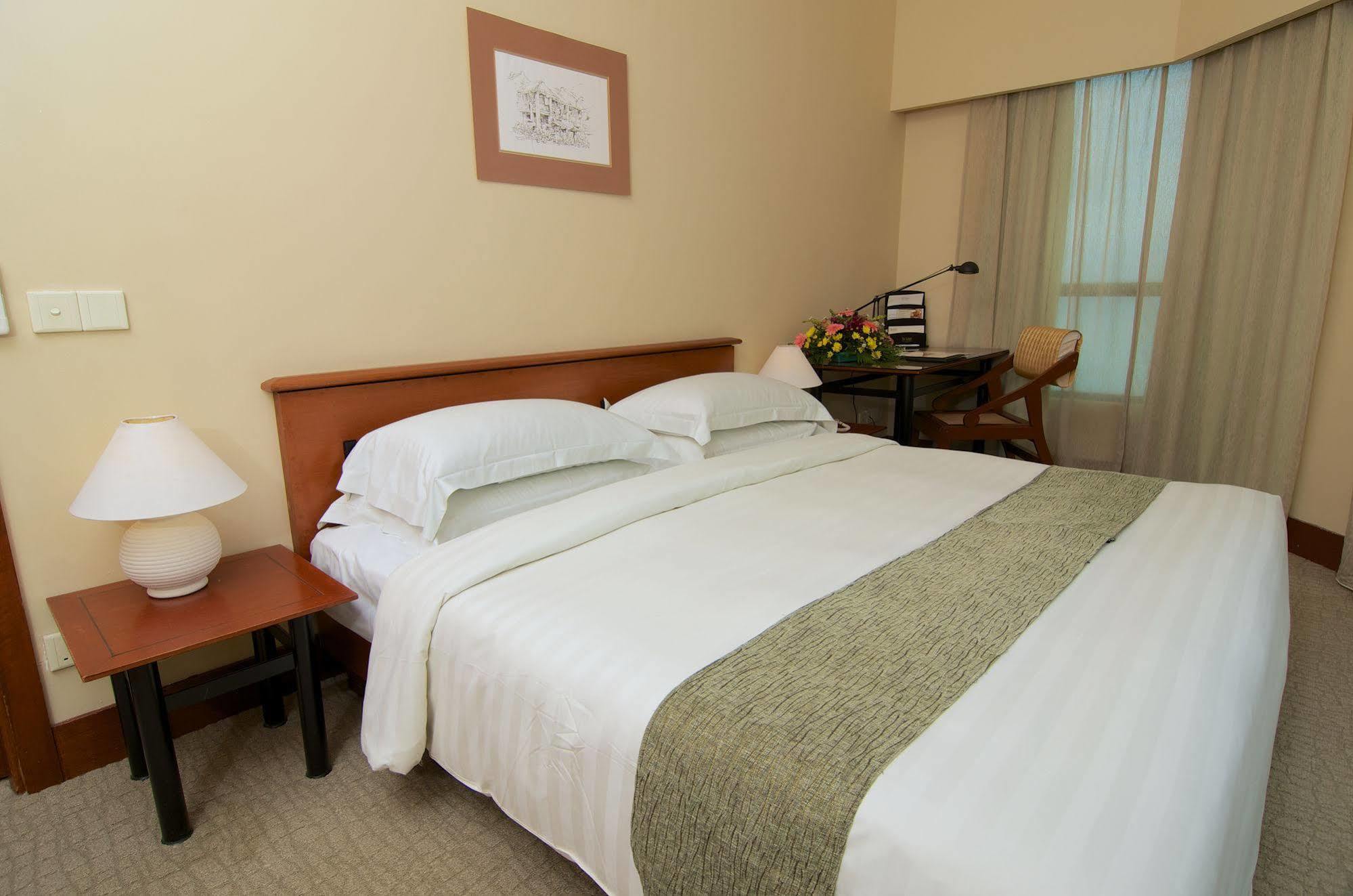 Ascott Gurney Penang Hotell George Town Eksteriør bilde A bedroom at the hotel